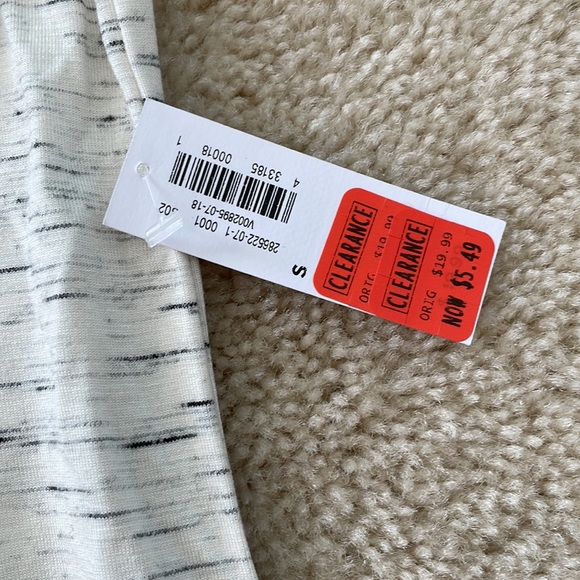 Old navy long sleeve tee - Picture 3 of 5